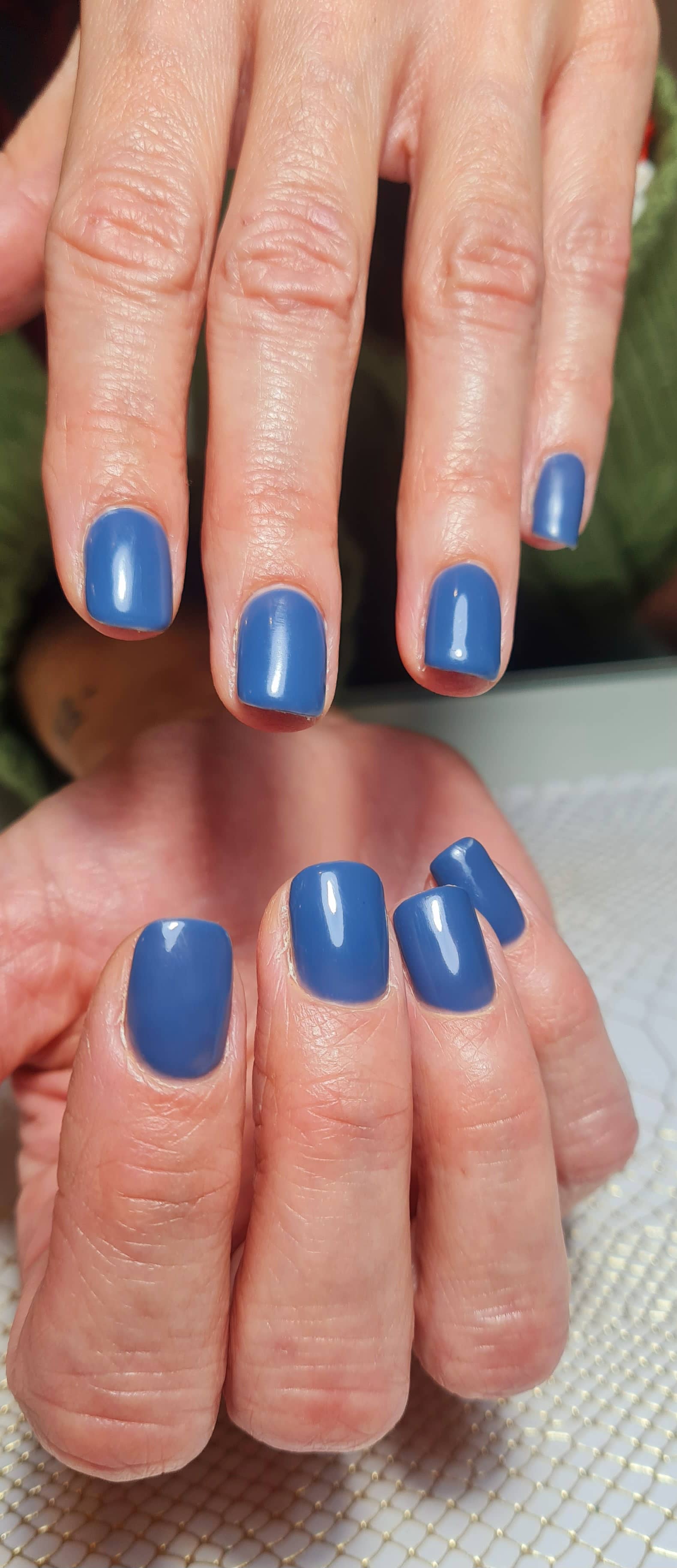 Manicura semipermanente Shellac realizada en Barcelona